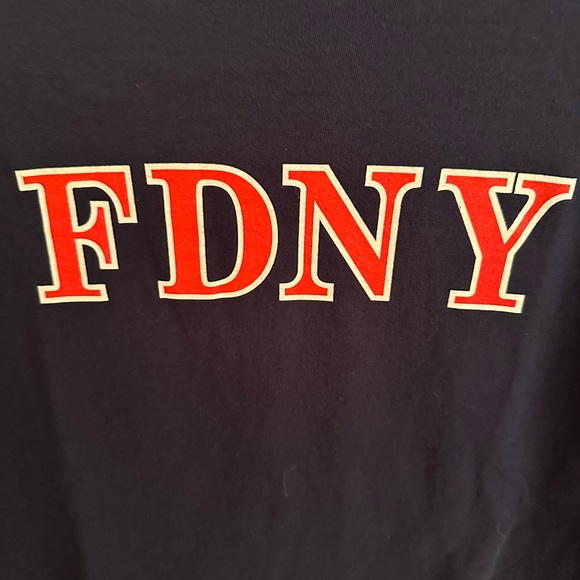 FDNY VTG Men's Sz-M Blue T Shirt Graphic Keep Back 200 Feet Fire Department NYC! - Picture 4 of 6